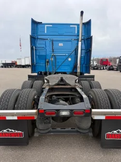 2022 Volvo VNL | Thumbnail Photo 4 of 11