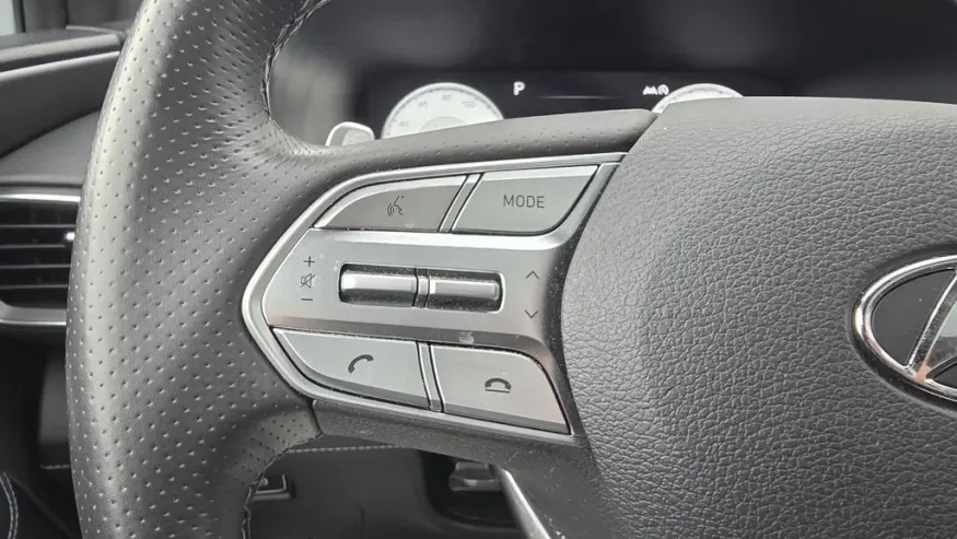 2022 Hyundai Santa Fe | Photo 18 of 33