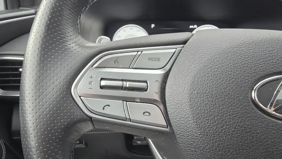 2022 Hyundai Santa Fe | Photo 18 of 33