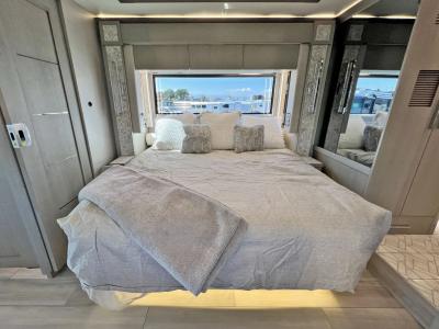 2022 Newmar King Aire 4533 | Thumbnail Photo 23 of 44