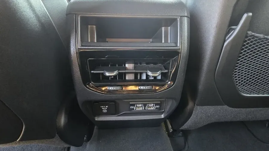 2024 Jeep Grand Cherokee | Photo 30 of 31