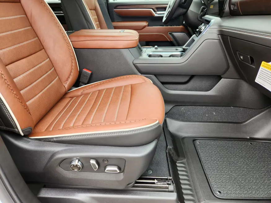 2026 GMC Sierra 3500HD Denali Ultimate | Photo 17 of 31