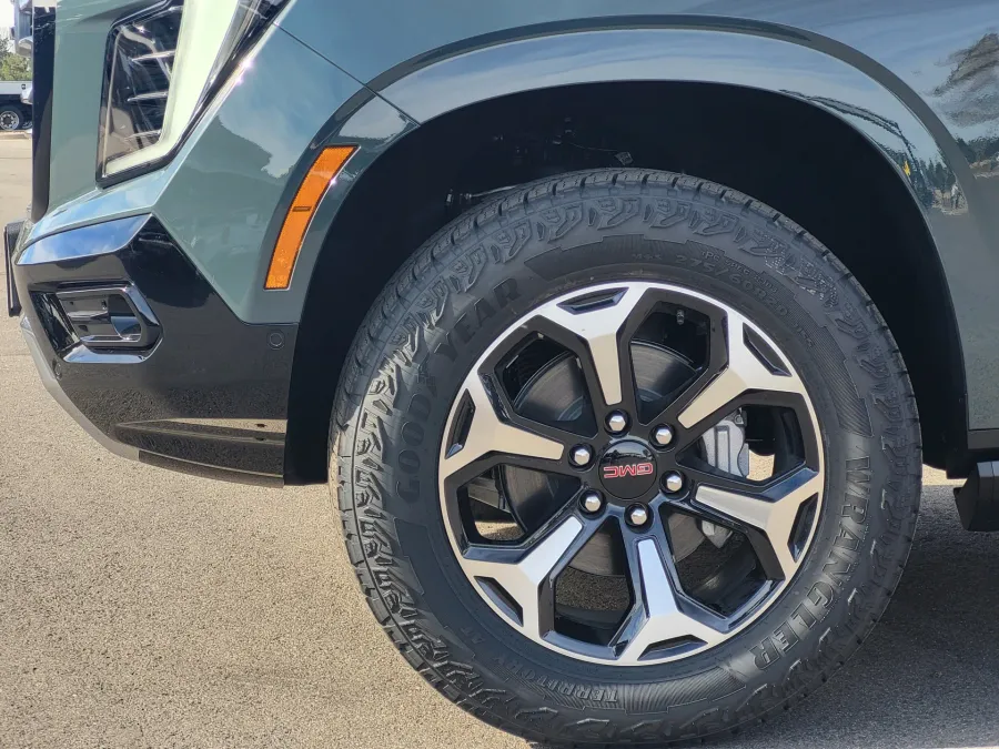 2026 GMC Yukon AT4 | Photo 8 of 26