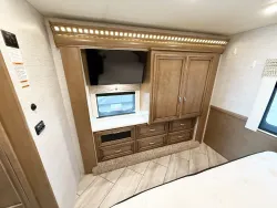 2022 Newmar Bay Star 3626 | Thumbnail Photo 17 of 30