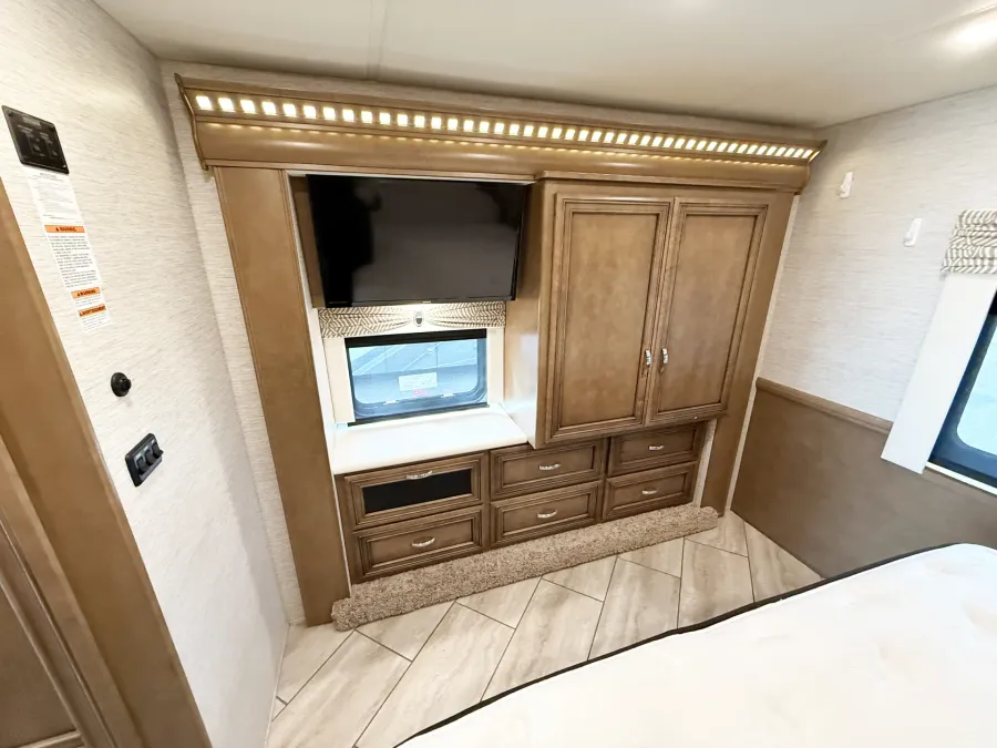 2022 Newmar Bay Star 3626 | Photo 17 of 30