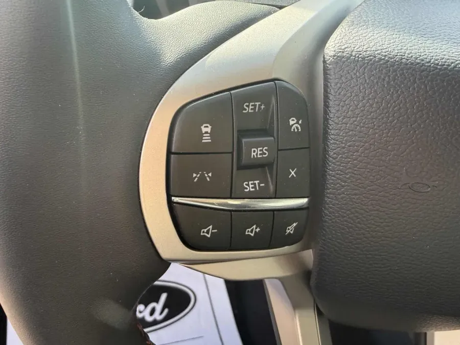 2026 Ford Explorer | Photo 15 of 24