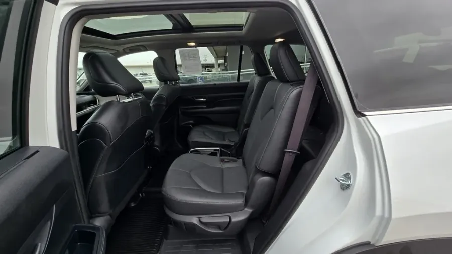 2024 Toyota Grand Highlander | Photo 29 of 33