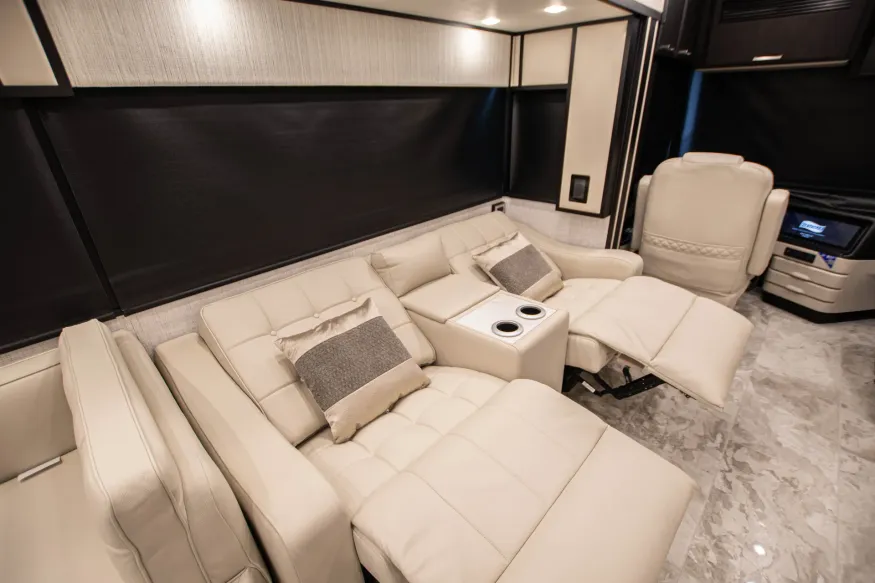 2026 Newmar Essex 4569 | Photo 14 of 35