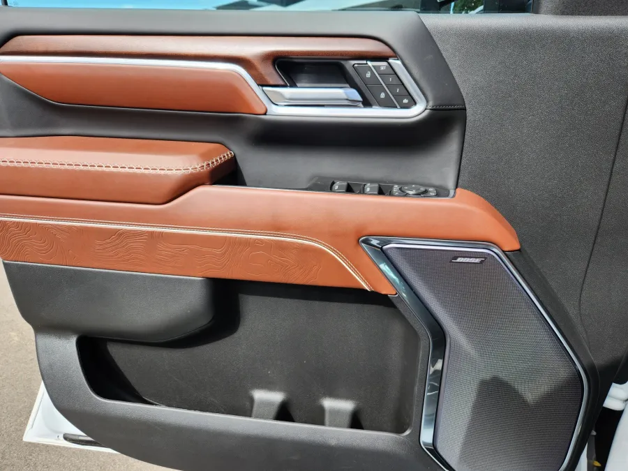 2025 GMC Sierra 2500HD Denali Ultimate | Photo 5 of 31