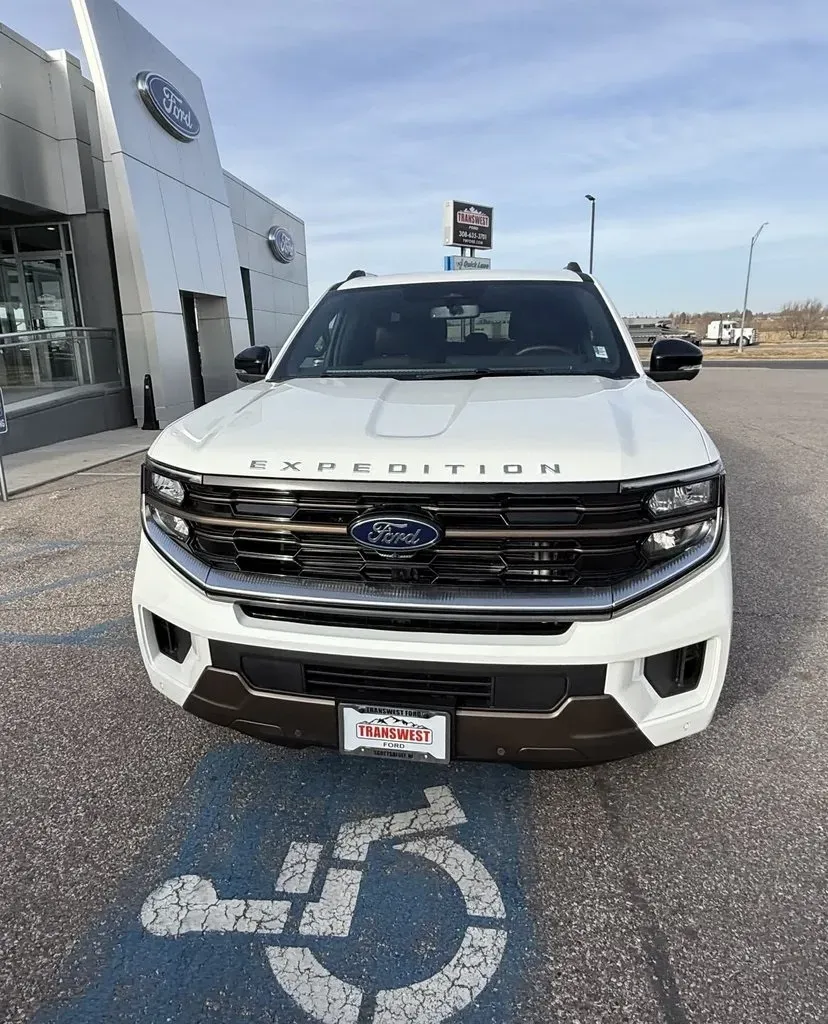 2025 Ford Expedition Max | Photo 2 of 34