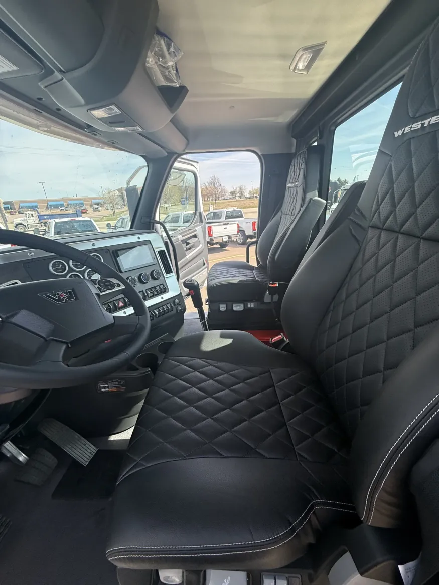 2027 Western Star 49X | Photo 13 of 16