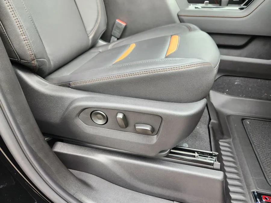 2026 GMC Sierra 1500 AT4 | Photo 18 of 31