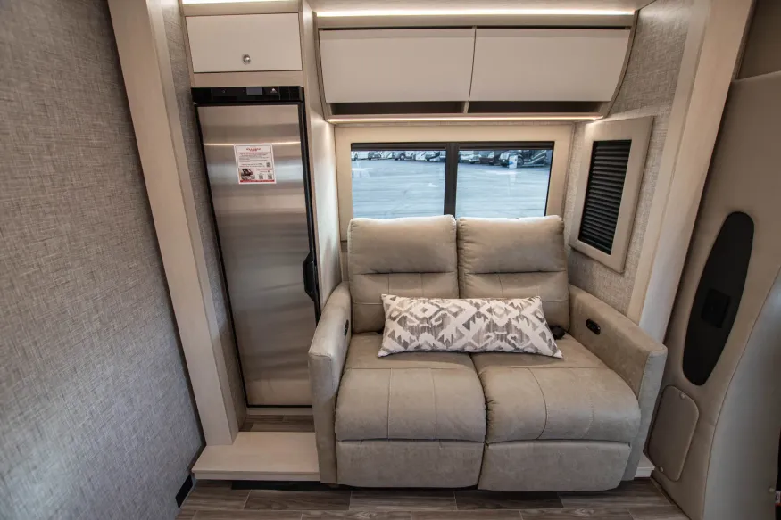 2026 Tiffin Wayfarer 25XLW | Photo 11 of 20