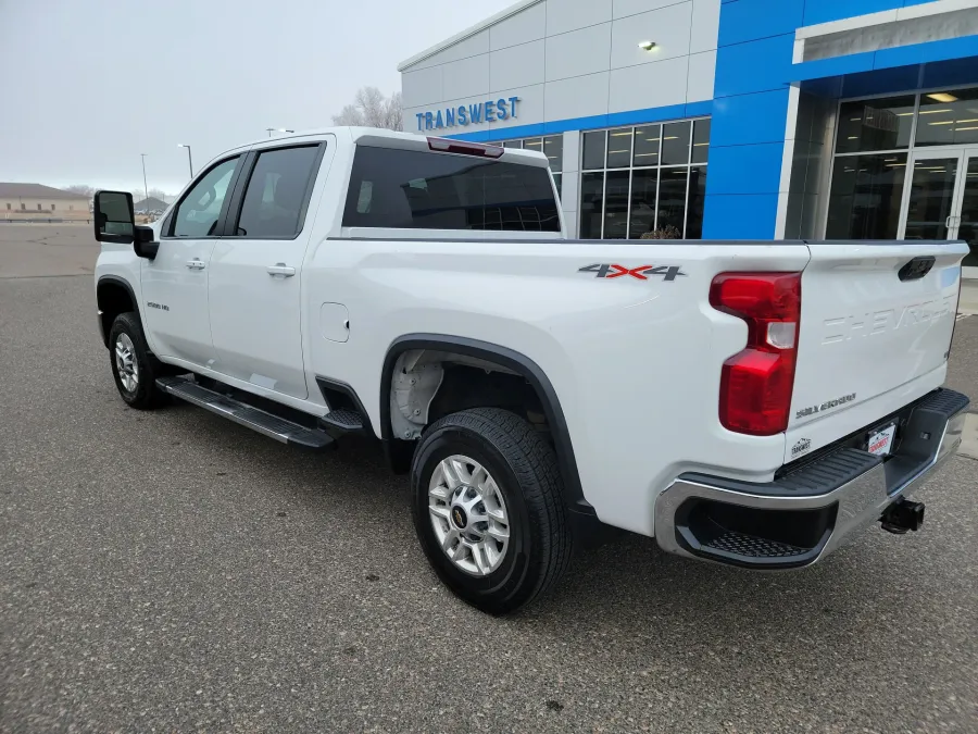 2024 Chevrolet Silverado 2500HD LT | Photo 2 of 12