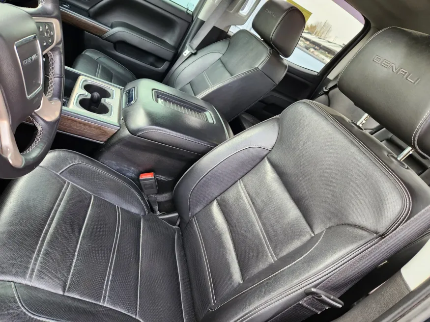 2018 GMC Sierra 3500HD Denali | Photo 14 of 21