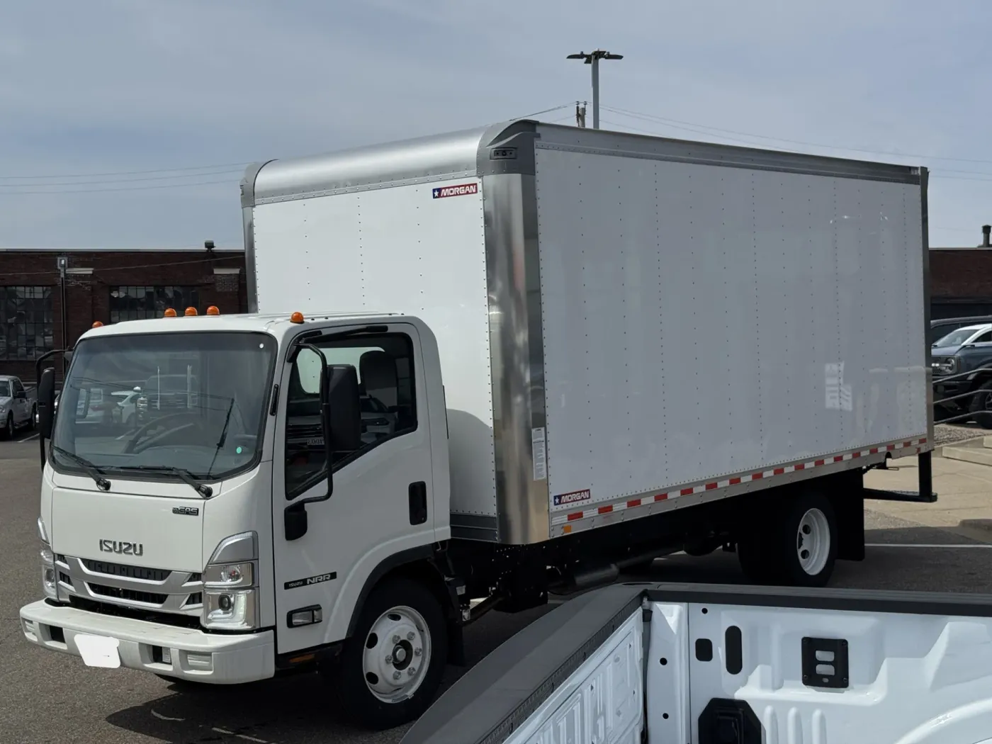 2025 Isuzu NRR GAS | Photo 3 of 24