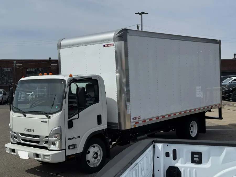 2025 Isuzu NRR GAS | Photo 3 of 24