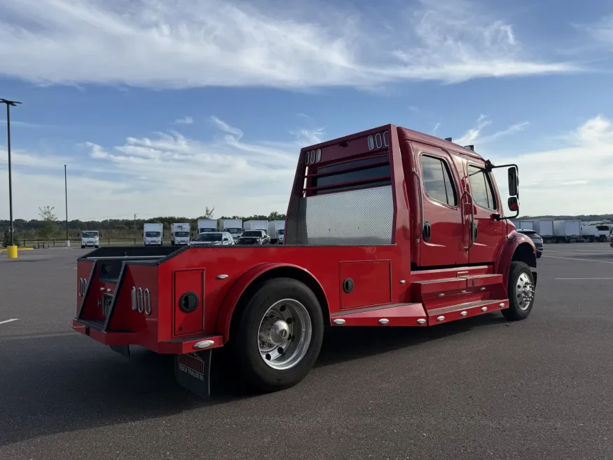 2023 Freightliner M2 106 Summit Hauler | Photo 6 of 19