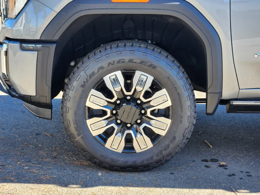 2026 GMC Sierra 2500HD Denali | Photo 22 of 32