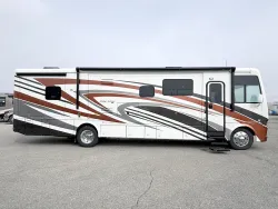 2022 Newmar Bay Star 3626 | Thumbnail Photo 3 of 30