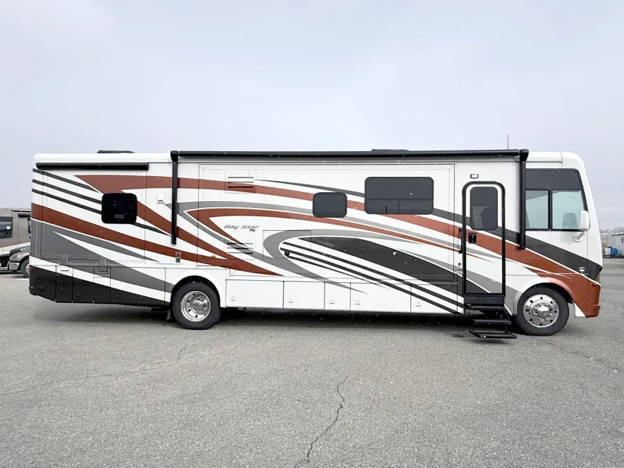 2022 Newmar Bay Star 3626 | Photo 3 of 30