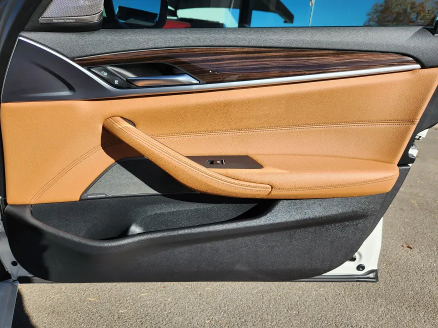 2019 BMW 5 Series 530i xDrive | Photo 16 of 29