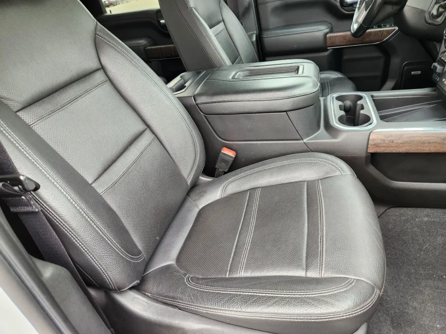 2020 GMC Sierra 2500HD Denali | Photo 8 of 26