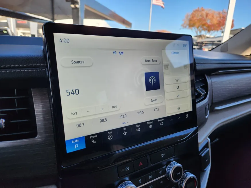 2023 Ford Expedition Limited | Photo 25 of 30