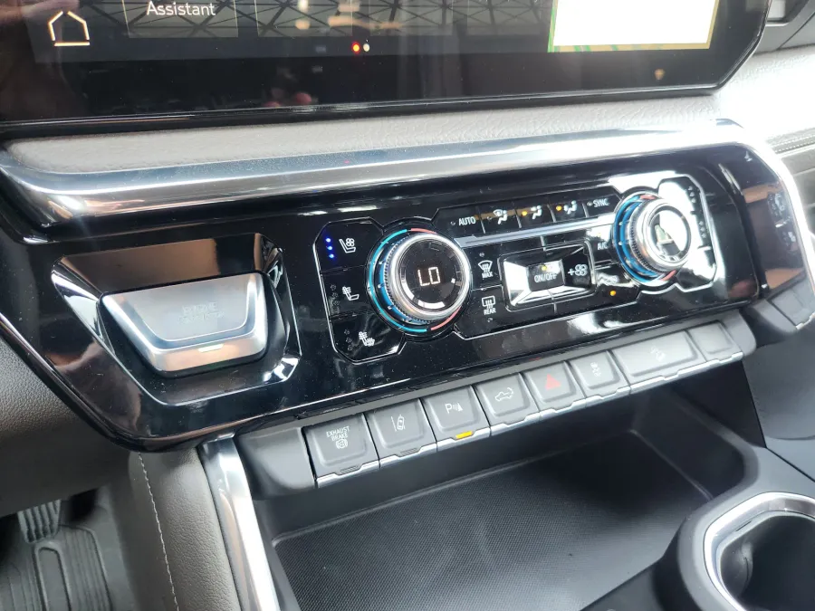 2026 GMC Sierra 2500HD Denali | Photo 27 of 31