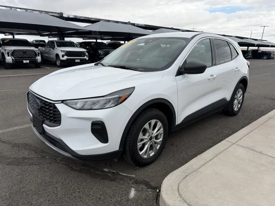 2024 Ford Escape Active | Photo 3 of 16