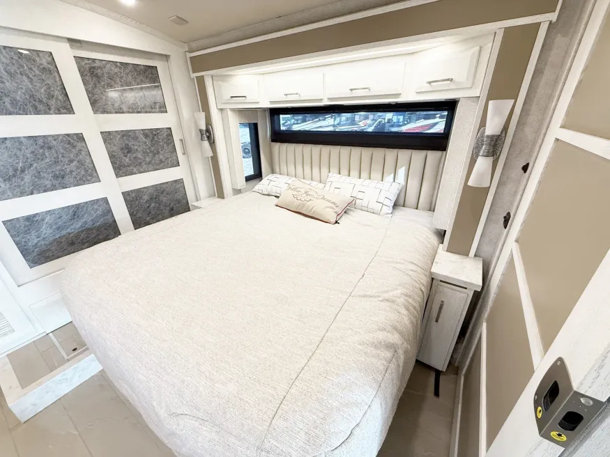 2022 Newmar New Aire 3543 | Photo 15 of 31