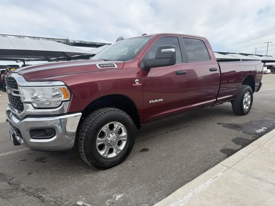 2024 RAM 2500 Big Horn | Photo 3 of 19