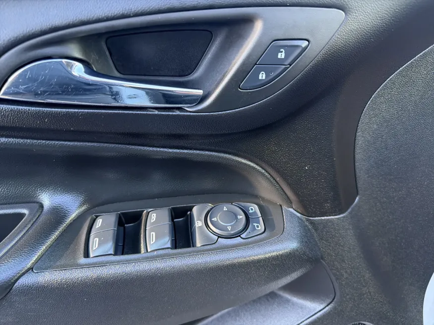 2024 Chevrolet Equinox LT | Photo 12 of 21