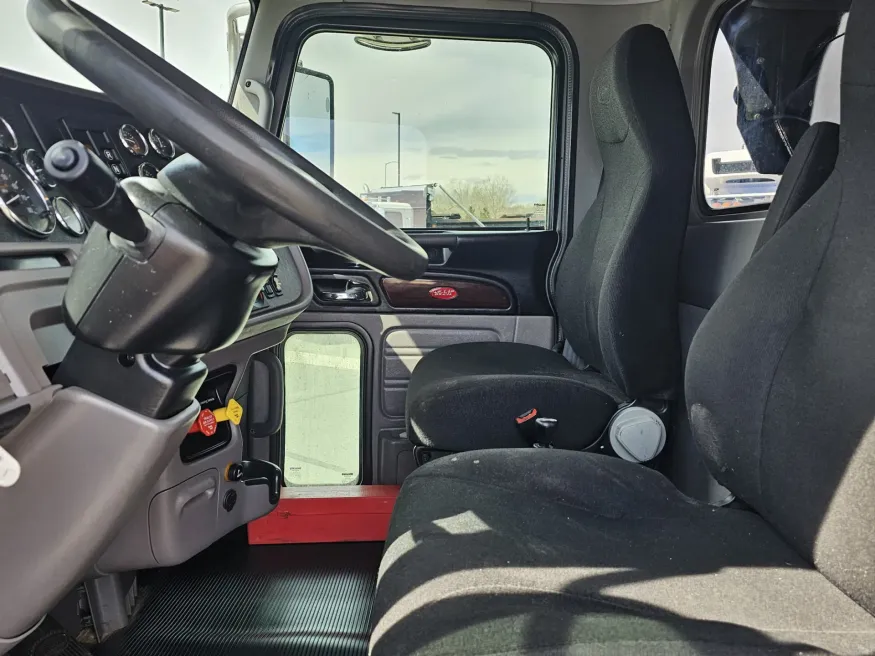 2019 Peterbilt 367 | Photo 15 of 19