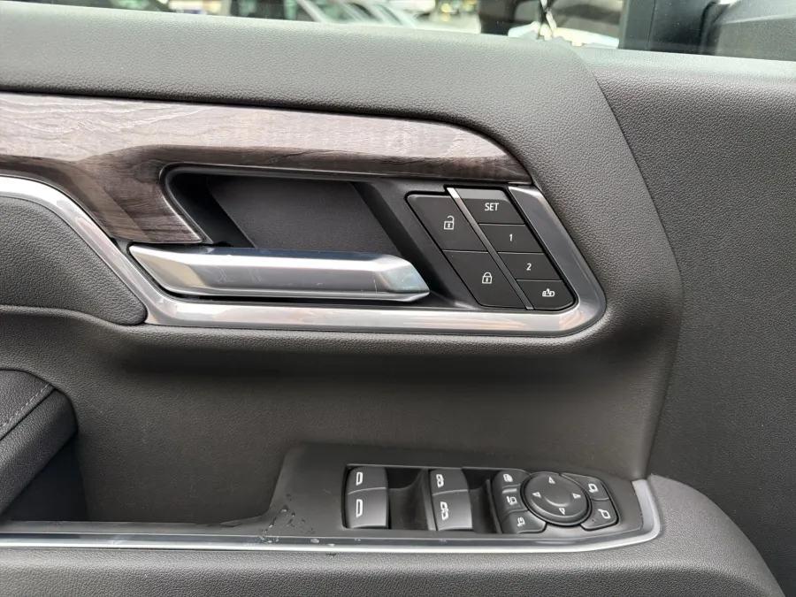 2026 Chevrolet Silverado 2500HD LTZ | Photo 12 of 20