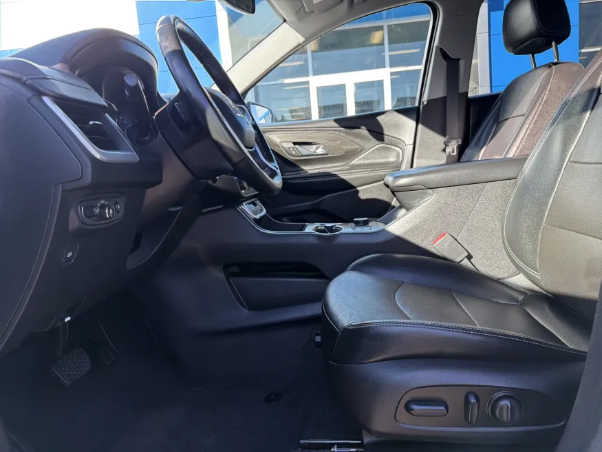 2024 GMC Terrain SLT | Photo 15 of 22