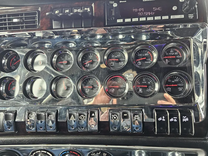 2023 Kenworth W900 | Photo 15 of 21