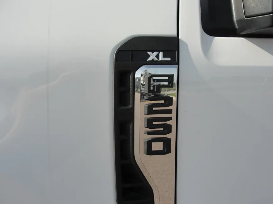 2025 Ford F-250 | Photo 6 of 15