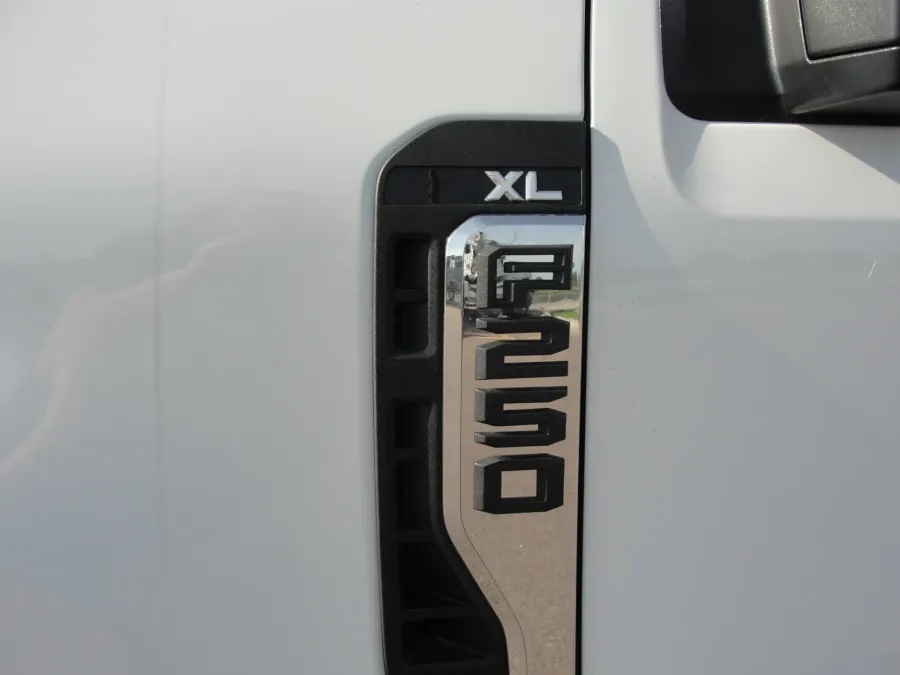 2025 Ford F-250 | Photo 6 of 15