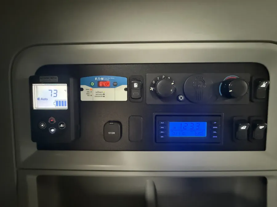 2022 Kenworth T680 | Photo 14 of 16