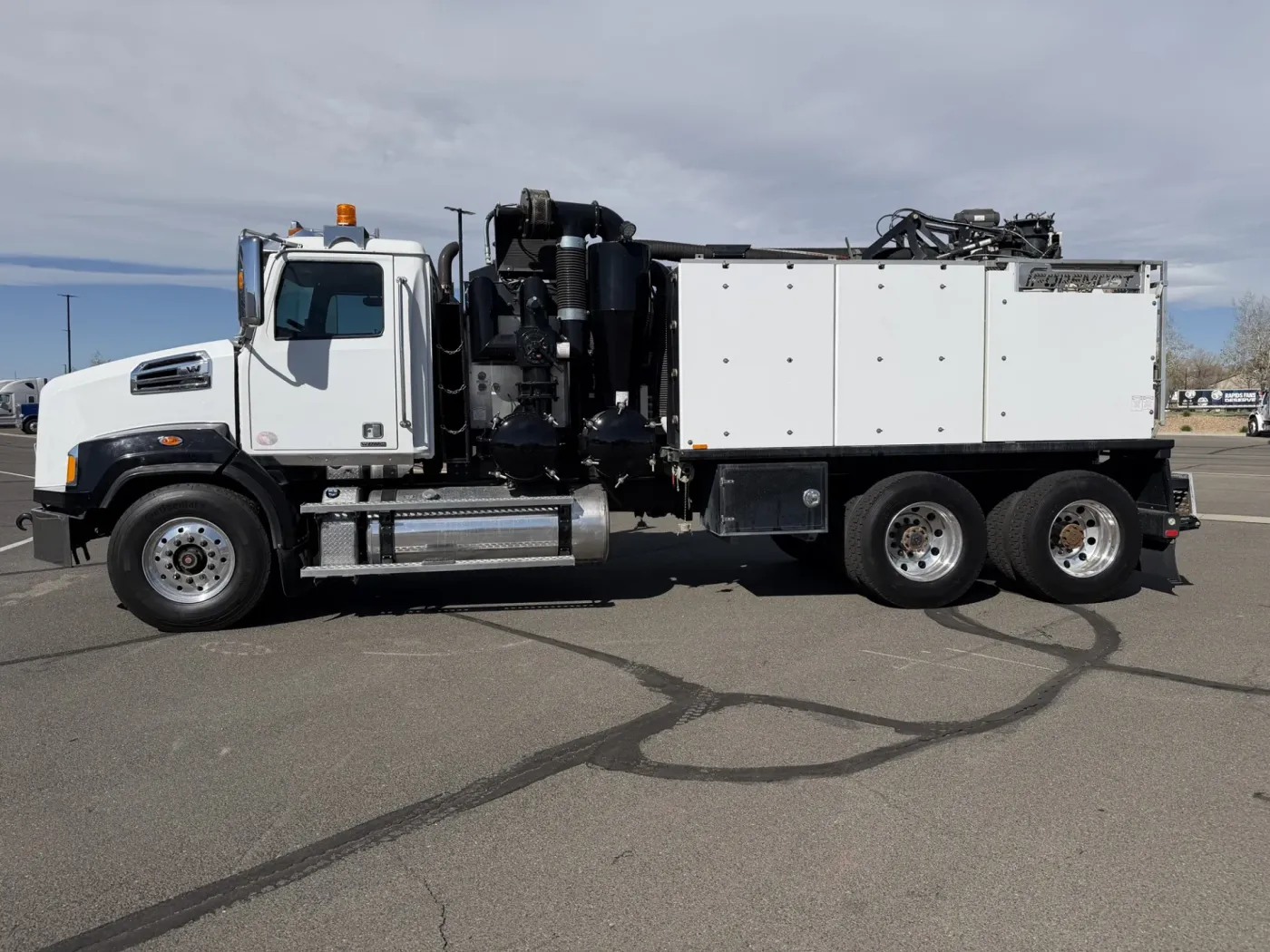 2021 Rival T7 | Photo 2 of 7