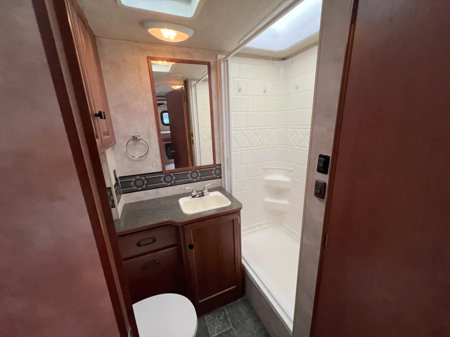 2014 Winnebago Access 31J | Photo 33 of 38