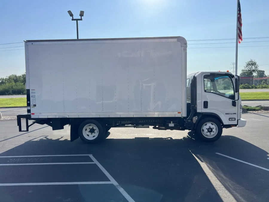 2024 Isuzu NPR | Photo 12 of 14