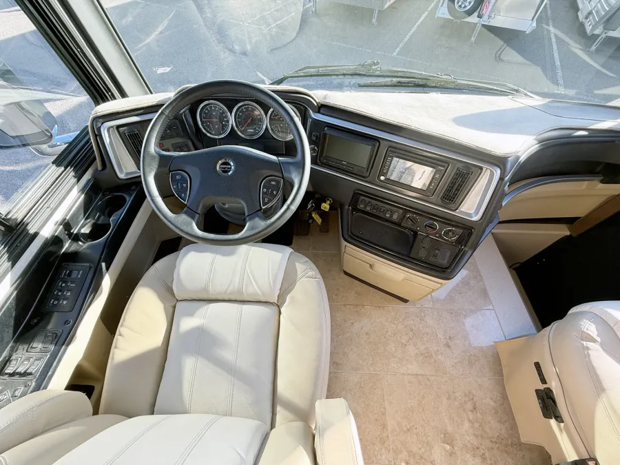 2019 Newmar Ventana 4037 | Photo 7 of 31