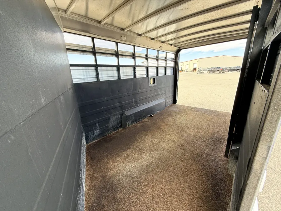 2022 Logan Coach Stock Combo | Photo 14 of 16