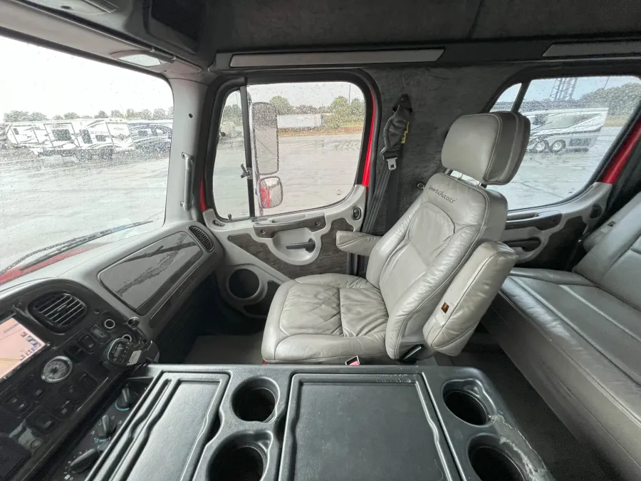 2007 Freightliner M2 106 | Photo 29 of 40