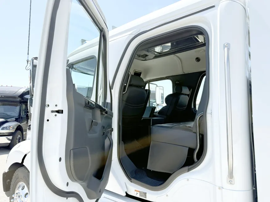 2026 Freightliner M2 112 SUMMIT HAULER | Photo 11 of 25