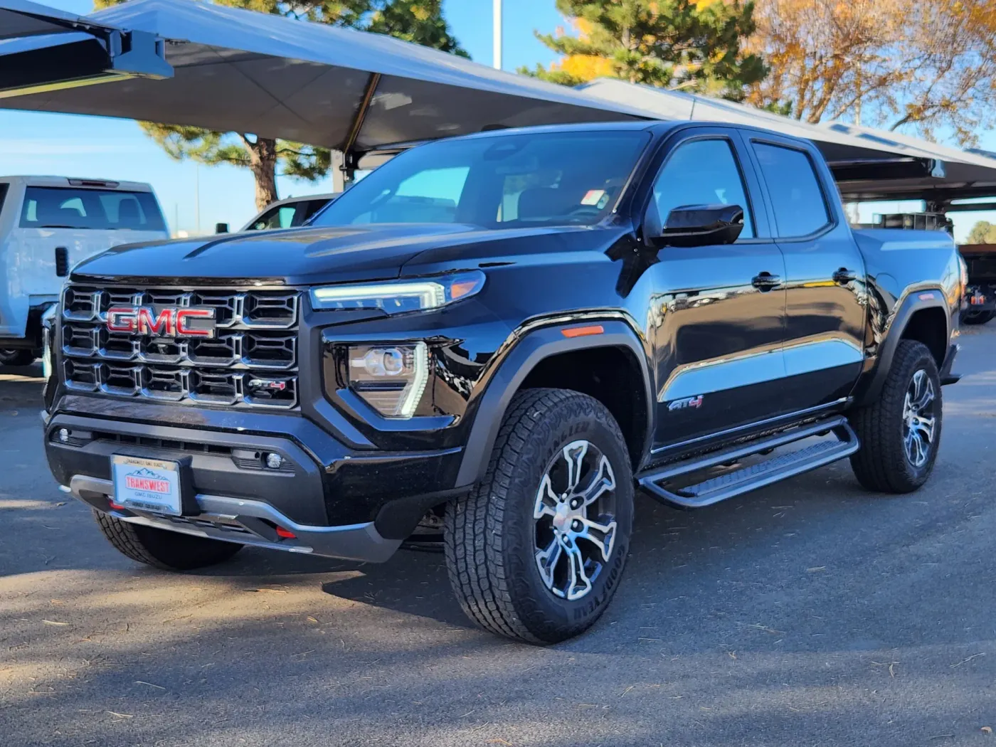 2025 GMC Canyon 4WD AT4 | Photo 3 of 28