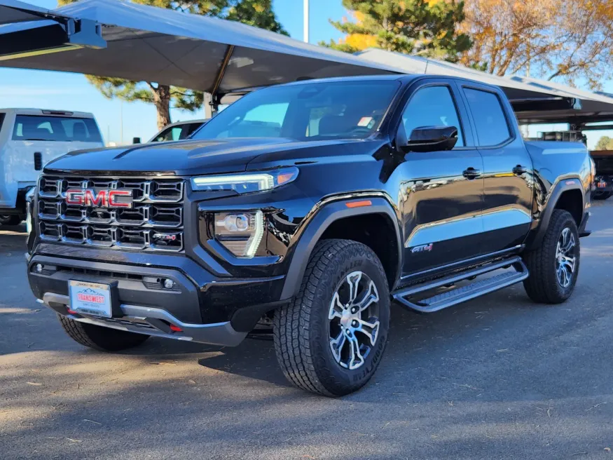 2025 GMC Canyon 4WD AT4 | Photo 3 of 28