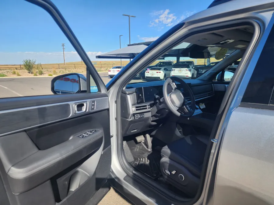 2024 Hyundai Santa Fe Limited | Photo 8 of 30